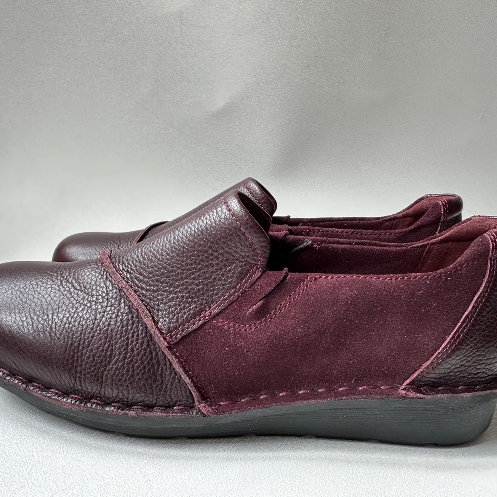 Clarks Women's Burgundy Loafers Slip on Shoes Size 10M
